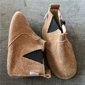Little Love Bug Tan Suede Baby Booties size 8 The Chelsea Unisex Gender Neutral